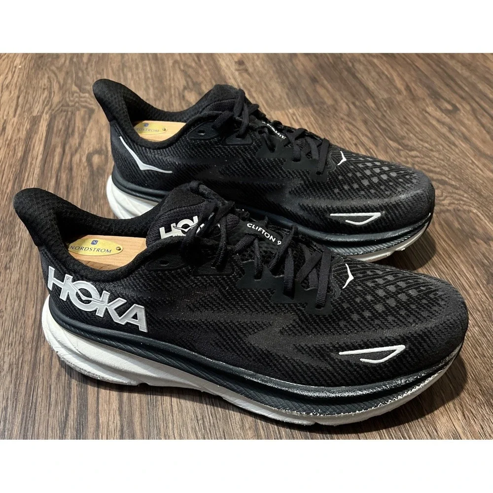 Hoka Men's Clifton 9 Lace Up Athletic Running Shoes Black/White Size 10.5 2E
